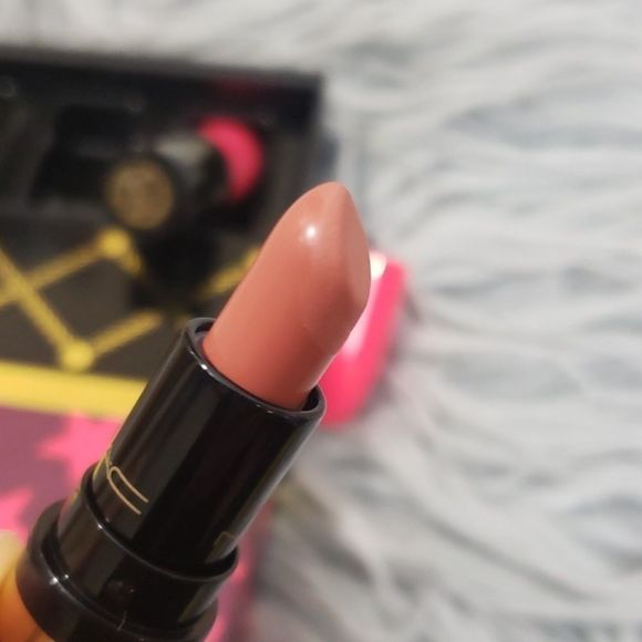 M.A.C. Cosmetics Nutcracker Sweet Nude Lip Kit - Picture 5 of 8